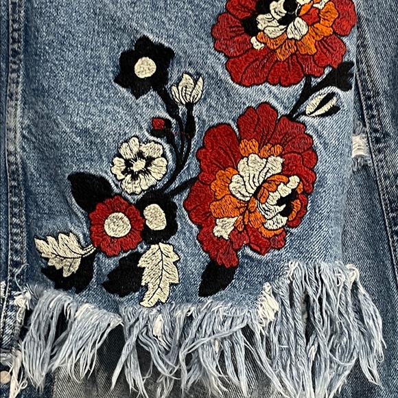 Zara Light Blue Distressed Denim Jacket with Red Floral Embroidery - Picture 4 of 7